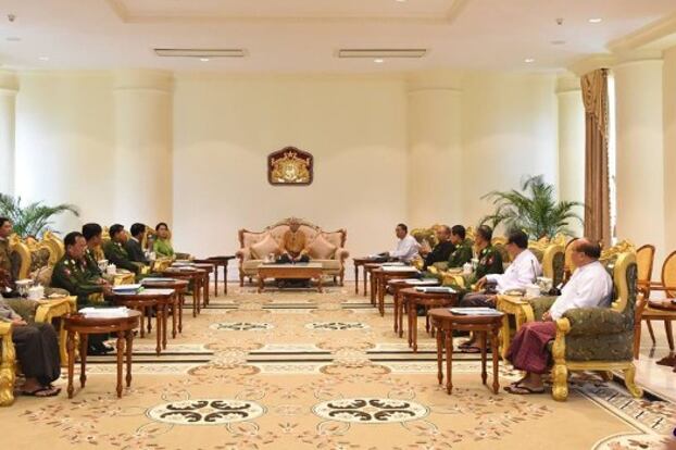 ရခိုင်ပြည်နယ်အရေးကိစ္စများနှင့် တရားဥပဒေစိုးမိုးရေးဆိုင်ရာများ ရှင်းလင်းတင်ပြသည့် အခမ်းအနားကို စက်တင်ဘာလ ၆ ရက်နေ့က နိုင်ငံတော်သမ္မတအိမ်တော်မှာကျင်းပစဉ်