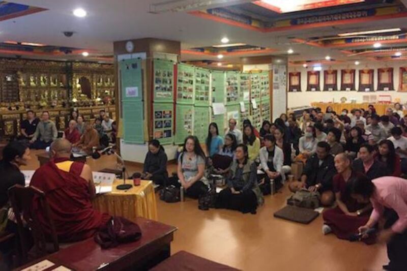 བོད་ཀྱི་སྨན་རྩིས་ཁང་གི་སྨན་པ་དང་རྩིས་པ་ཚོས་ཐེ་ཝན་དུ་བསྐོར་བསྐྱོད་སྐབས། ༢༠༡༦།༡༡
