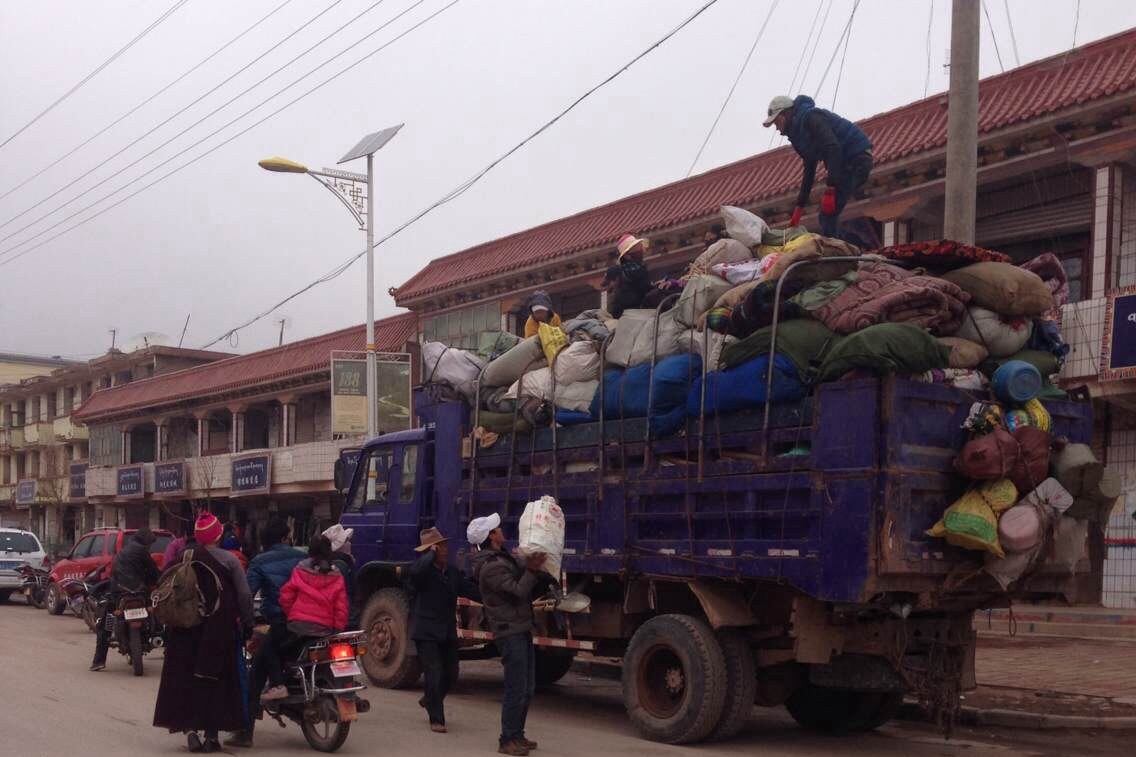 བོད་ནང་དབྱར་རྩ་དགུན་འབུ་བརྐོ་བར་བསྐྱོད་བཞིན་པ། ༢༠༡༤།༤