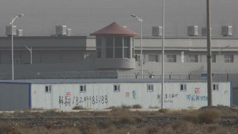 新疆的一所“再教育营” （美联社）