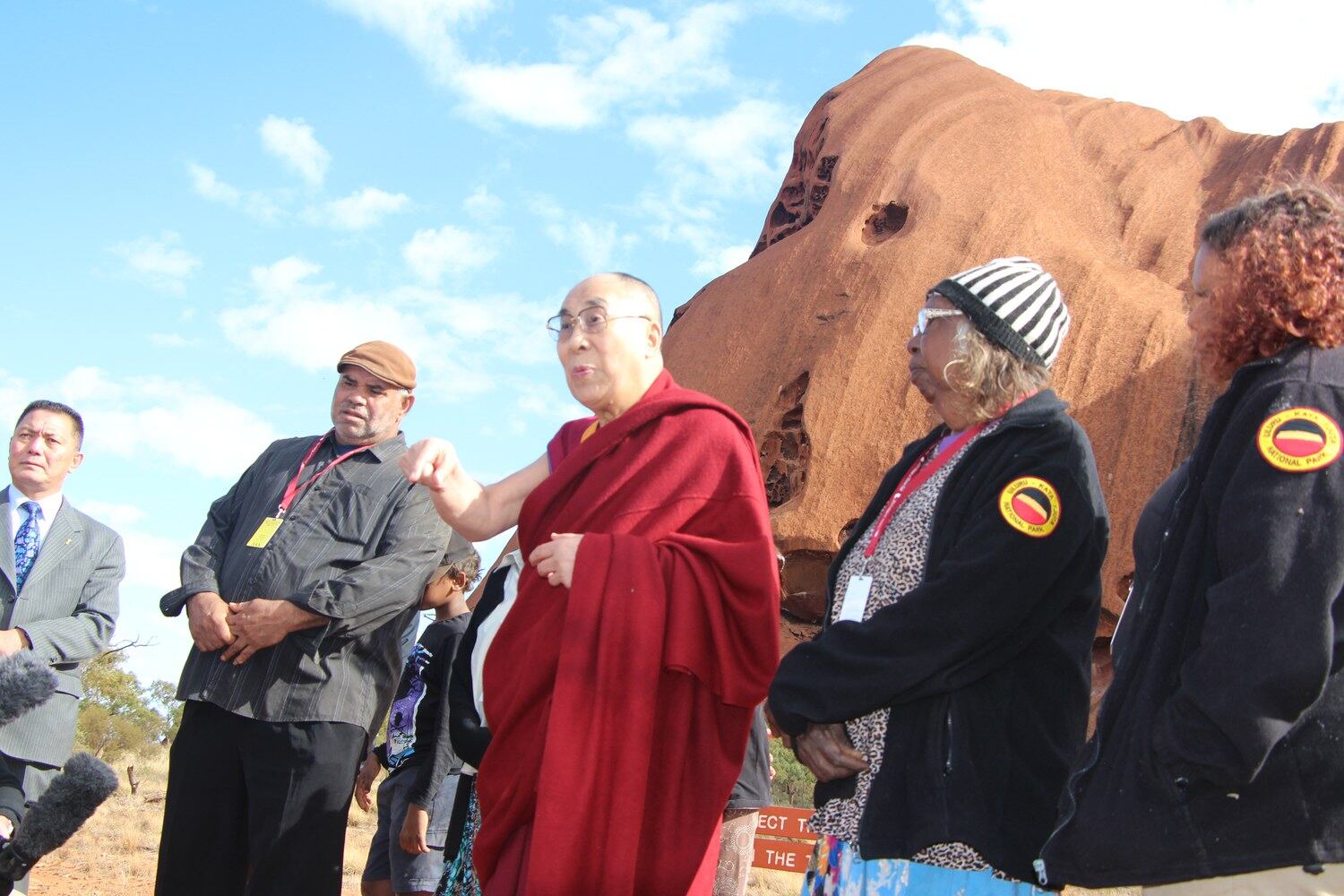 ༧གོང་ས་མཆོག་ཨའོསི་ཊརེ་ལི་ཡའི་གདོད་མའི་མི་རིགས་གནས་ཁུལ་ཨུ་ལུ་རུ་Uluruལ་ཕེབ་སཔ། ༢༠༡༥།༦།༡༣