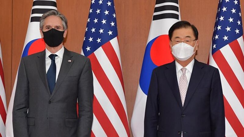 美国国务卿布林肯(左)3月17日会见韩国外交部长官郑义溶(韩联社)