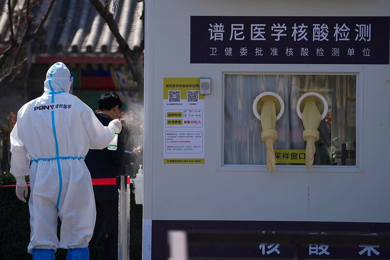 北京的一个冠状病毒核酸检测点（美联社）