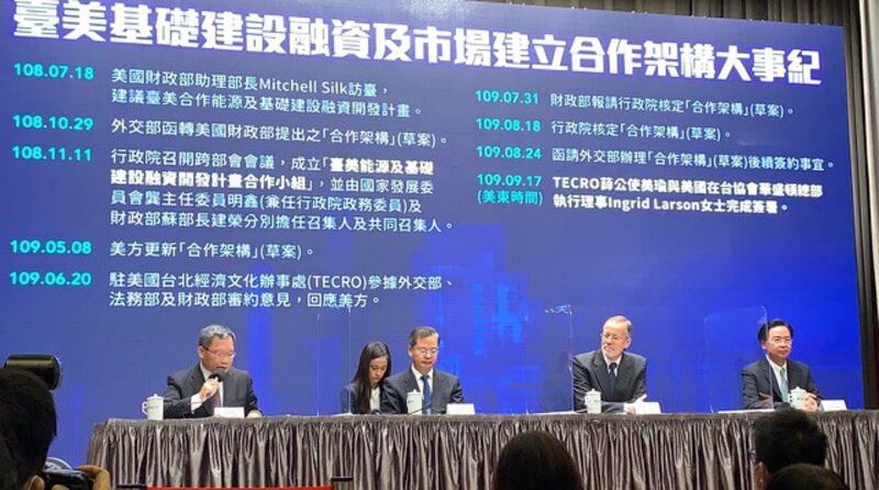 台美30日宣布成立“台美基础建设融资及市场建立合作架构”。(记者夏小华摄)