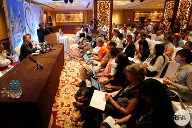 ပုပ်ရဟန်းမင်းကြီးရဲ့ ခရီးစဉ်နဲ့ ပတ်သက်ပြီး ရန်ကုန်မြို့ ဆူးလေရှန်ဂရီလာဟိုတယ်မှာ နိုဝင်ဘာလ ၂၉ ရက်နေ့က သတင်းစာရှင်းလင်းစဉ်