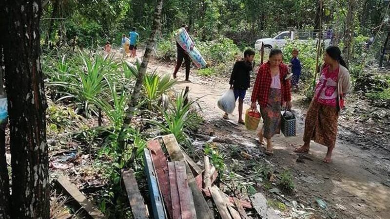 တနင်္သာရီတိုင်း၊ သရက်ချောင်းမြို့နယ်မှ စစ်ဘေးဒုက္ခသည်များအား ၂၀၂၃ ခုနှစ် ဇွန်လ ၁၀ ရက်နေ့က တွေ့ရစဉ်။ (Photo: Citizen Journalist)