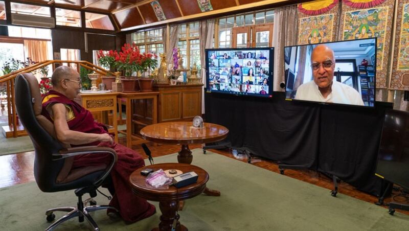 ༧གོང་ས་མཆོག་གིས་དྲ་ལམ་བརྒྱུད་བྱམས་སྙིང་རྗེ་དང་། འཚེ་མེད་ཞི་བའི་བརྗོད་གཞི་དང་འབྲེལ་ནས་བཀའ་སློབ་སྩལ་སྐབས། ༡༠།༢༦།༢༠༢༠