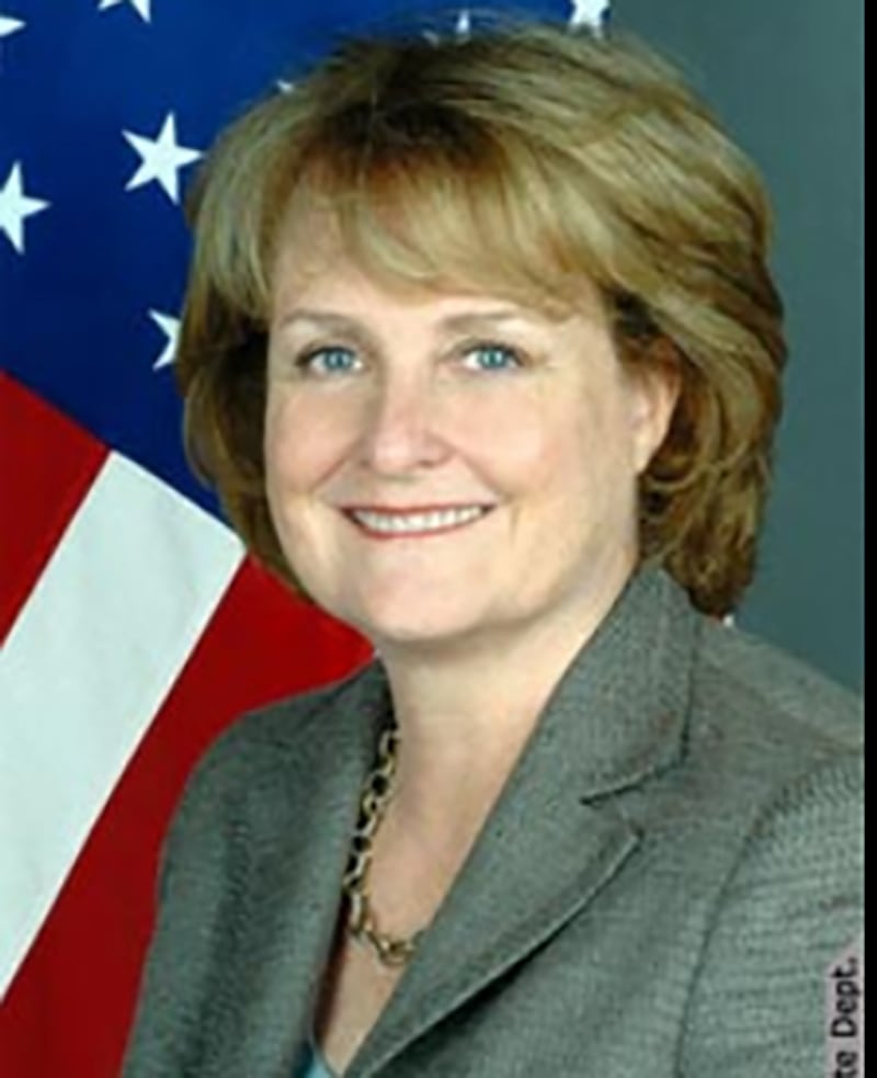 美国国务院公共外交和公共事务高级官员詹妮弗·戈弗雷(Jennifer Godfrey)3月15日向议员说明专制政府利用控制媒体,对外散布虚假信息和政治宣传,并呼吁应该继续支持独立媒体,确保美国通过这些媒体发声。(维基百科截图)