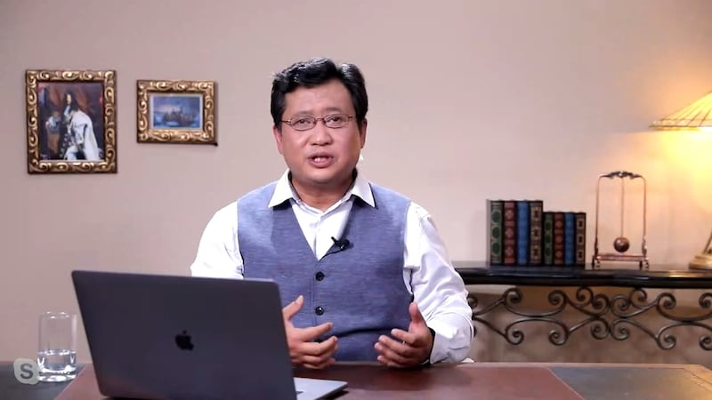 政治评论人江峰认为公私营企业混改,是中共政权的所谓的长治久安,为了个人极权的安全。(截图自节目)