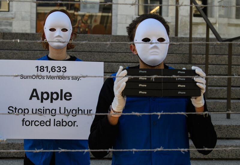维吾尔人在美国首都华盛顿抗议中国再教育营和使用强迫劳动。(AFP)