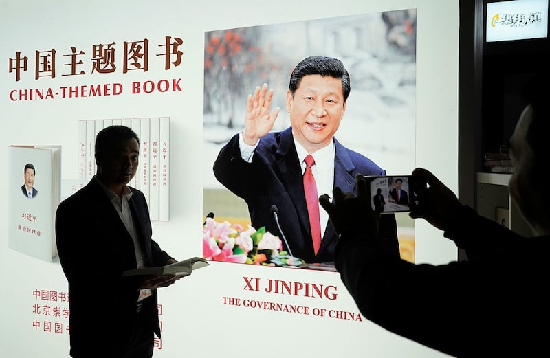 中国国际进口博览会(CIIE)上展出中国国家主席习近平的书。(路透社)