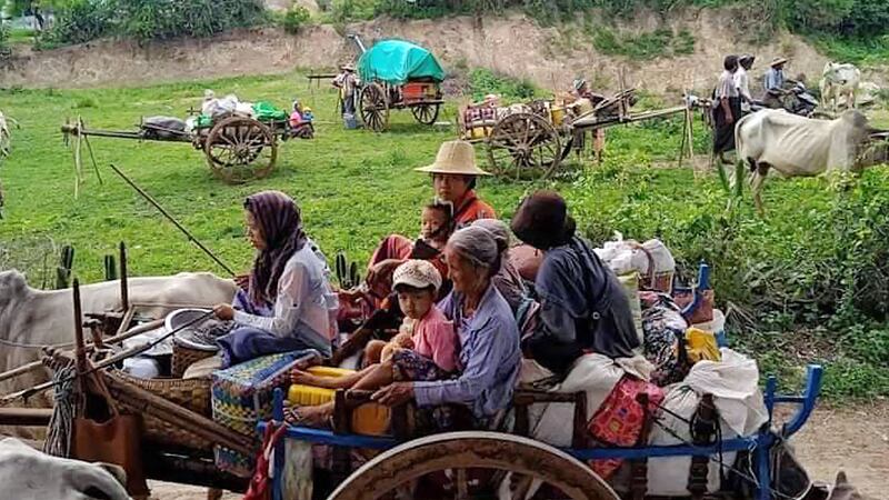 စစ်ကိုင်းတိုင်း၊ စစ်ကိုင်းမြို့နယ်အတွင်းရှိ ကျေးရွာများတွင် စစ်ကောင်စီစစ်ကြောင်းထိုးနေသဖြင့် ထွက်ပြေးနေရသူများအား ၂၀၂၃ ခုနှစ်၊ ဇူလိုင်လအတွင်း တွေ့ရစဥ်။ (Photo: Citizen Journalist)