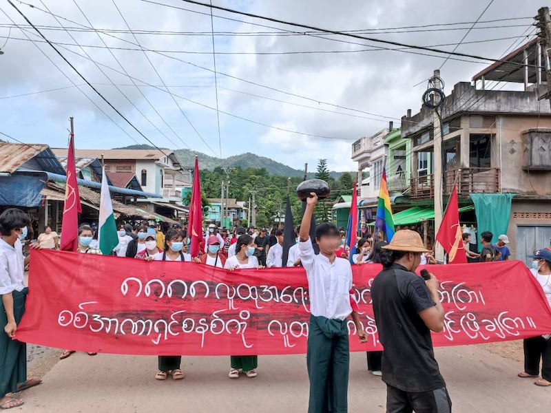 တနင်္သာရီတိုင်း ထားဝယ်ခရိုင်တွင် ရှစ်လေးလုံး အထိမ်းအမှတ်အဖြစ် ၂၀၂၄ ခုနှစ် ဩဂုတ်လ ၈ ရက်နေ့တွင် ဒီမိုကရေစီအရေး လှုပ်ရှားမှုသပိတ်ကော်မတီက လူထုလှုပ်ရှားမှု ပြုလုပ်ခဲ့စဉ်။ (Photo: Democracy Movement Strike Committee-Dawei)