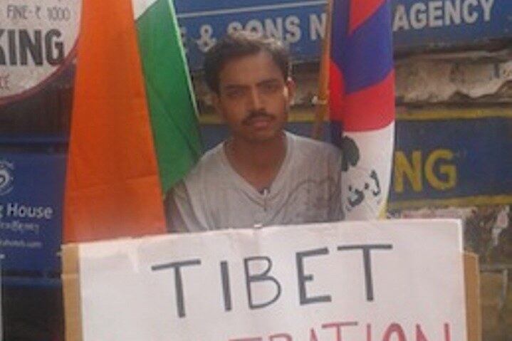 རྒྱ་གར་གྱི་ཁྲིམས་རྩོད་པ་སྐུ་ཞབས་Vishwa Purush Tulsi