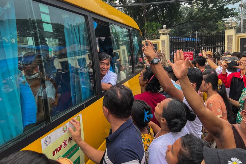 ၂ဝ၂၁ ခုနှစ် ဖေဖော်ဝါရီလ ၁ရက်နေ့က ဖမ်းဆီးခံခဲ့ရပြီး ပြန်လည်လွတ်မြောက်လာသည့် ဒေါက်တာမျိုးညွန့်။ (Photo: RFA)