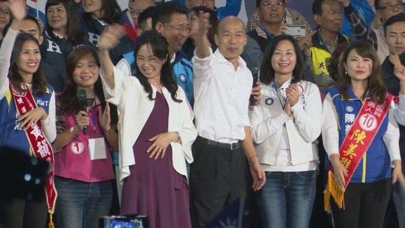 韩国瑜的女儿韩冰选前一晚压轴现身挺父。(记者 李宗翰摄)