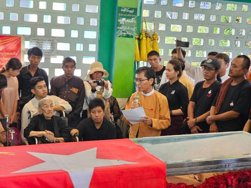အမျိုးသားဒီမိုကရေစီအဖွဲ့ချုပ် (NLD) ပါတီနာယက သူရဦးတင်ဦး၏ ဈာပနကို ၂၀၂၄ ခုနှစ် ဇွန်လ ၅ ရက်နေ့က ရေဝေးသုသာန်တွင် ပြုလုပ်ခဲ့စဉ်။ (Photo: RFA)
