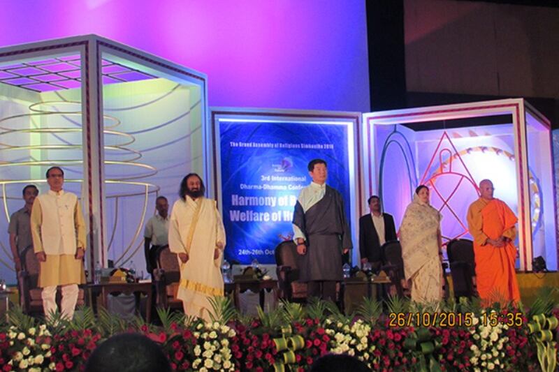 སྲིད་སྐྱོང་མཆོག་ཆོས་ལུཊ་མཐུན་སྒྲིལ་གྱི་ལྷན་ཚོཊ་ཐོག་ཕེབས་སྐབས། ༢༠༡༥།༡༠།༢༦