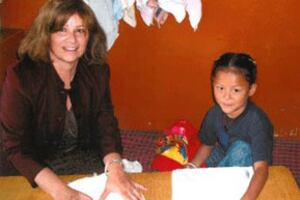 ལྕམ་སྐུ་Mary Beth Markeyལགས་དེ་སྔ་བཞུགས་སྒར་དུ་ཕེབས་སྐབས་ཀྱི་འདྲ་པར།