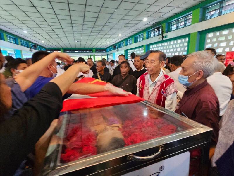 အမျိုးသားဒီမိုကရေစီအဖွဲ့ချုပ် (NLD) ပါတီနာယက သူရဦးတင်ဦး၏ ဈာပနကို ၂၀၂၄ ခုနှစ် ဇွန်လ ၅ ရက်နေ့က ရေဝေးသုသာန်တွင် ပြုလုပ်ခဲ့စဉ်။ (Photo: RFA)