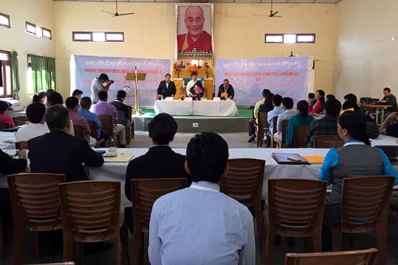 བོད་ཀྱི་ན་གཞོན་ཉམས་ཞིབ་པའི་ལྷན་ཚོགས་སྐོང་ཚོགས་གནང་སྐབས། ༢༠༡༥།༡༠།༢༡