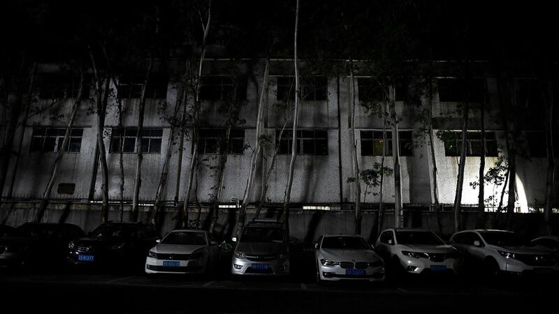 2021 年 9 月 30 日,广东省东莞市厚街的一座工业园区的建筑,该地区受到电力限制。(法新社)