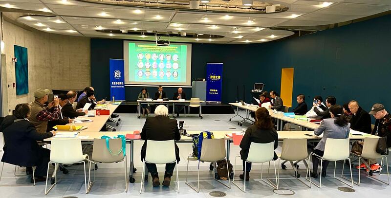 Chinese Liaison Officer Sangay Kyab Participates in a Conference Discussing Democratisation (2).jpg