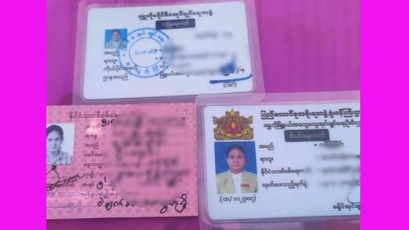 ရွှေဘိုမြို့၊ မြို့နယ်အထွေထွေအုပ်ချုပ်ရေးမှူးရုံး အငယ်တန်းစာရေး ဒေါ်မြမြငြိမ်းအား တွေ့ရစဉ်။ (ဓာတ်ပုံ - ရွှေဘိုအားမာန်မြို့ပြပြောက်ကျားအဖွဲ့)