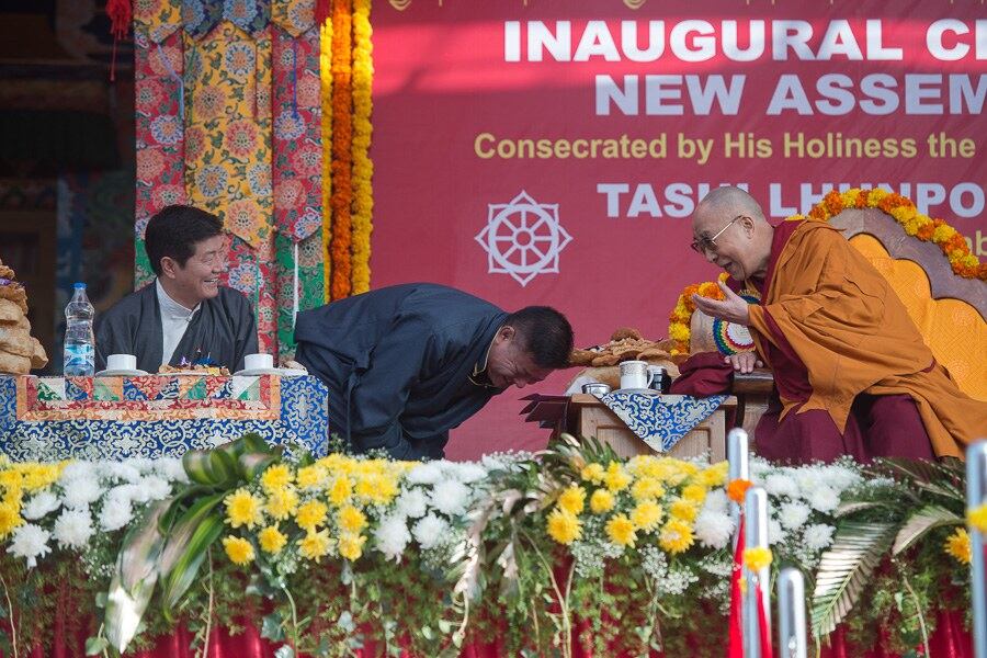 ༧གོང་ས་མཆོག་གིས་བྱེས་ཀྱི་ཆོས་སྡེ་ཆེན་པོ་བཀྲ་ཤིས་ལྷུན་པོར་ཆོས་འབྲེལ་བཀའ་སློབ་གནང་སྐབས། ༢༠༡༥།༡༢།༡༩
