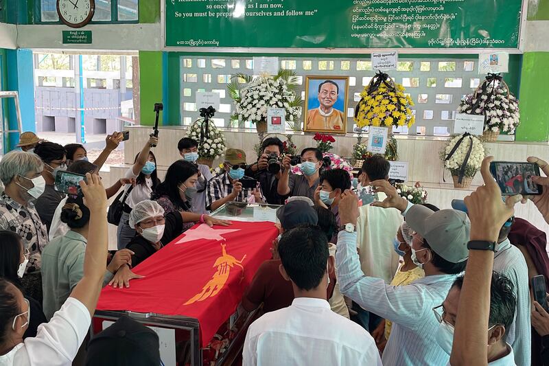 (မုံရွာအောင်ရှင်ရဲ့ ရုပ်အလောင်းကို နိုဝင်ဘာ ၃၀ ရက်နေ့က ရေဝေးသုသာန်မှာ သင်္ဂြိုဟ်စဥ်)