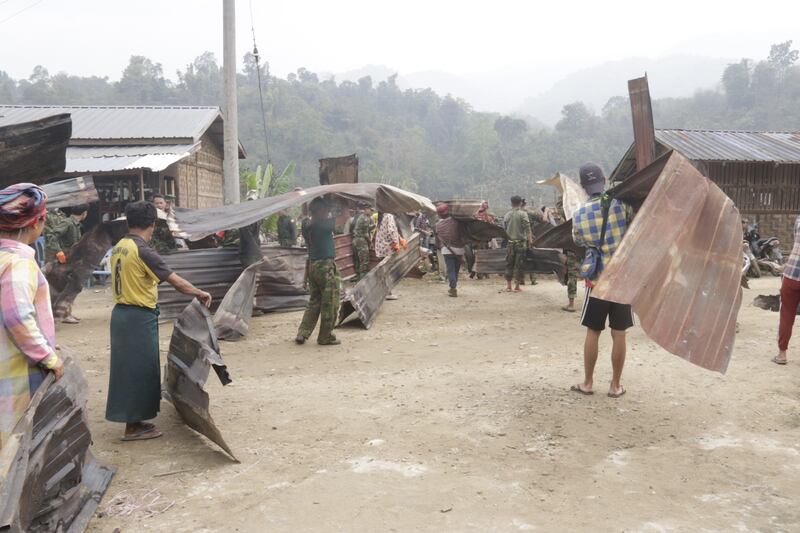 ကချင်ပြည်နယ်၊ လိုင်ဇာမြို့အနီး မီးလောင်ပျက်စီးခဲ့သည့် ဂျေယန်စစ်ဘေးဒုက္ခသည်စခန်းကို ၂၀၂၃ ခုနှစ်၊ မတ်လ ၂၀ ရက်နေ့က တွေ့ရစဉ်။ (Photo: RFA)