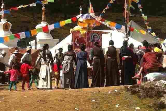 ལི་ཐང་ལ་སྤྲུལ་སྐུ་བསྟན་འཛིན་བདེ་ལེགས་རྗེས་སུ་དྲན་པའི་འདུ་འཛོམས་སྐབས། ༢༠༡༤།༡༠།༡༢