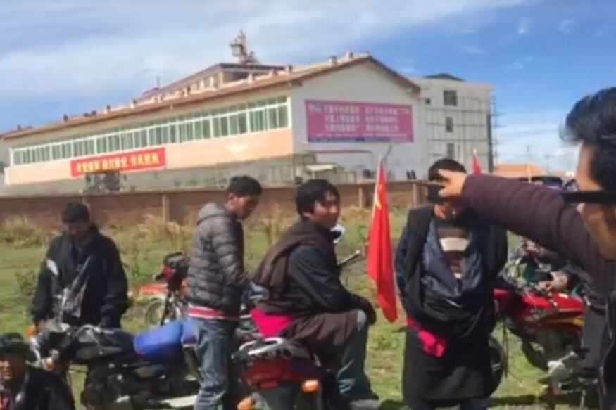 མཛོད་དགེ་ཐང་སྐོར་གྱི་རྩ་སའི་གནད་དོན་ཆེད་ཞུ་འབོད་ངོ་རྒོལ་གནང་བཞིན་པ། ༢༠༡༥།༡༠