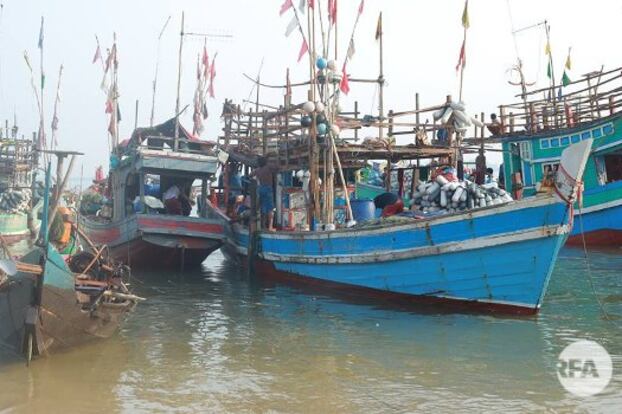 ပင်လယ်ငါးဖမ်းသင်္ဘောတွေကို တွေ့ရစဉ်