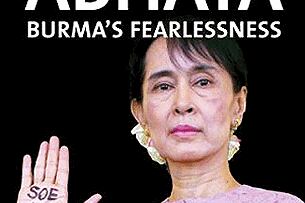 မြန်မာနိုင်ငံတွင်းက နိုင်ငံရေးအကျဉ်းသားများ အကြောင်း ဗြိတိန် ဓာတ်ပုံဆရာ James MacKay မှတ်တမ်းတင် ပြုစုထားသည့် Abhaya: Burma’s Fearlessness အမည်ရှိ စာအုပ်မျက်နှာဖုံး။