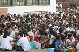 လိြင်သာယာ စက်မဇြုံရြိ စက်႟ုံတခုတြင် ဖေဖော်ဝၝရီ ၉ ရက်နေႛက ဆ္ဋိံူပနေသော အလုပ်သမားမဵား ူဖစ်ပၝသည်။ (Photo: freeforcountry.blogspot.com)