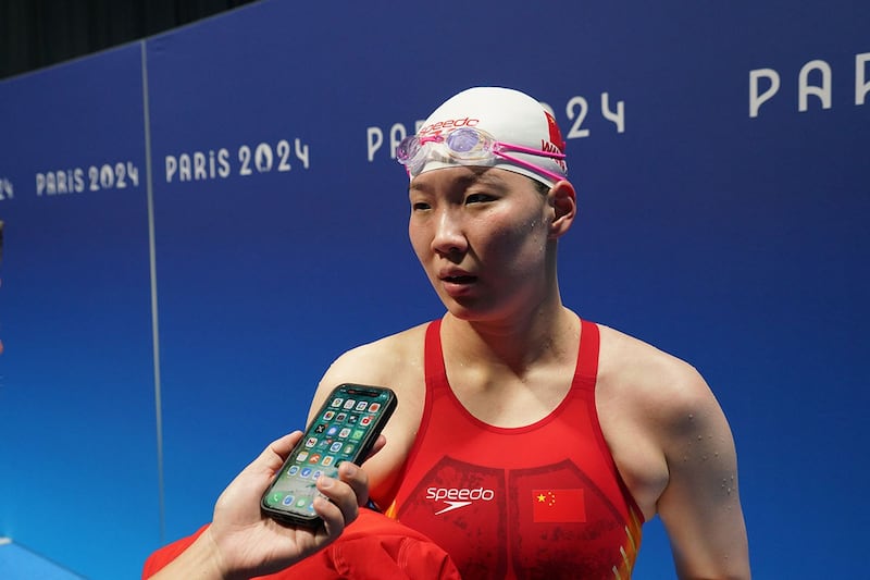 2024年7月29日,RFA记者采访中国女子仰泳运动员汪雪儿。(RFA)