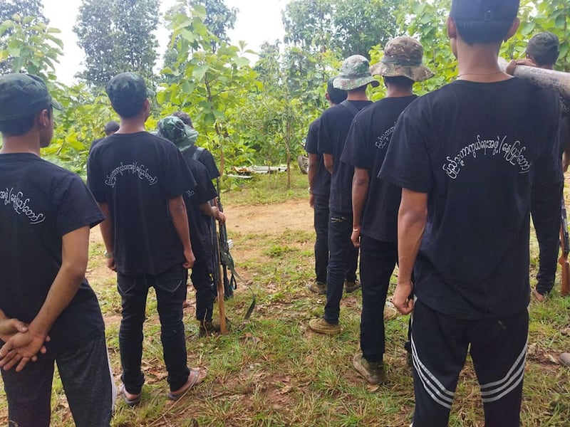 ပြည်သူ့ကာကွယ်ရေး အဖွဲ့ နေပြည်တော် တပ်ဖွဲ့ဝင်တချို့အား ၂၀၂၂ ခုနှစ် နိုဝင်ဘာလ ၁၂ ရက်နေ့က တွေ့ရစဉ်။ (ဓာတ်ပုံ - ပြည်သူ့ကာကွယ်ရေး အဖွဲ့ - နေပြည်တော်)