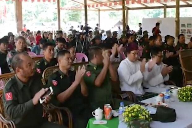 ABSDF မြောက်ပိုင်း ဂျန်ထုံလခွမ်းဘွမ် ဌာနချုပ်မှာ သြဂုတ်လ ၈ ရက်နေ့ကကျင်းပတဲ့ ၈ လေးလုံး အခမ်းအနား တက်ရောက် လာသူတွေကို တွေ့ရစဉ်