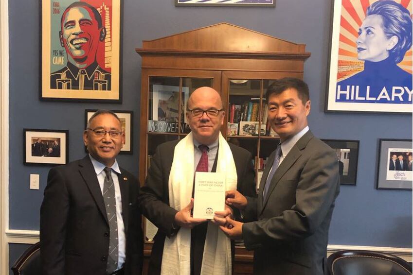 སྲིད་སྐྱོང་མཆོག་གིས་ཨ་རིའི་གྲོས་ཚོགས་འོག་མའི་འཐུས་མི་སྐུ་ཞབས་(Jim Mcgovern)དང་མཇལ་འཕྲད་སྐབས། ༢༠༡༩།༩།༩