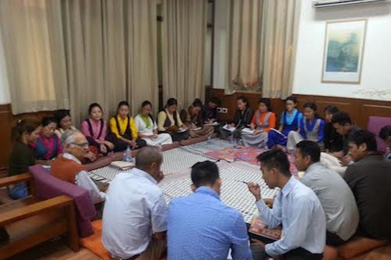 ལྡི་ལིར་དགེ་རྒན་ཚོར་སློབ་ཁྲིད་གནང་སྟངས་ཟབ་སྦྱོང་གནང་སྐབས། ༢༠༡༦།༡༠།༣༡
