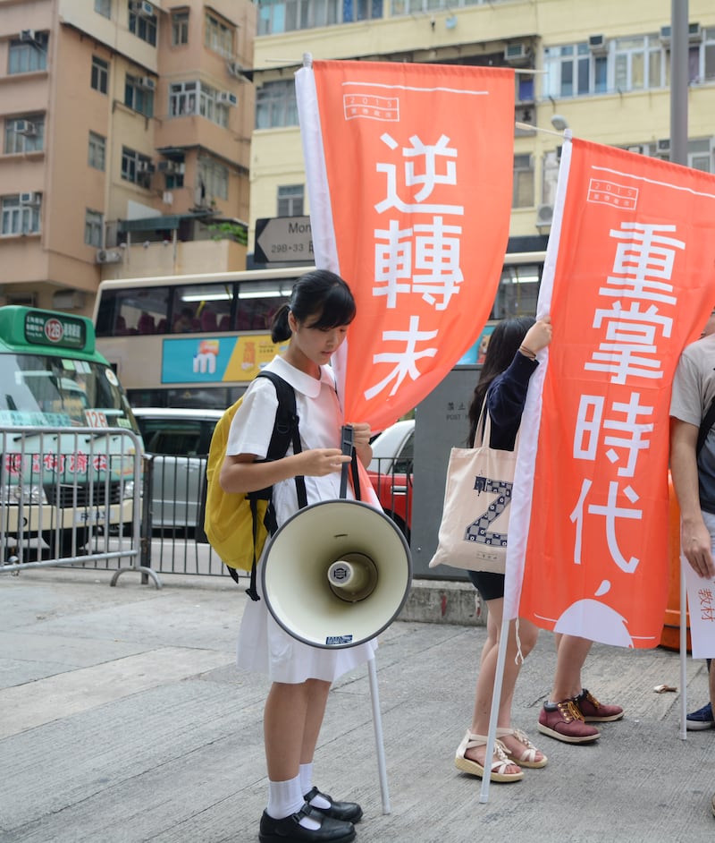 許穎婷說,仍是中學生的她,在2014年雨傘運動後加入「學民思潮」,令她走出舒適圈,投入社會事務。(受訪者提供).jpg
