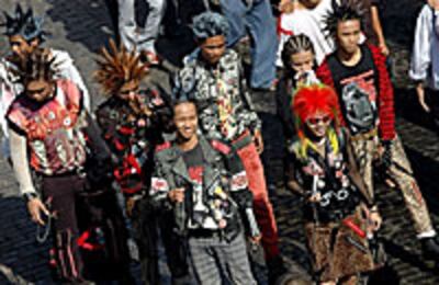 thingyan_youths_200px.jpg