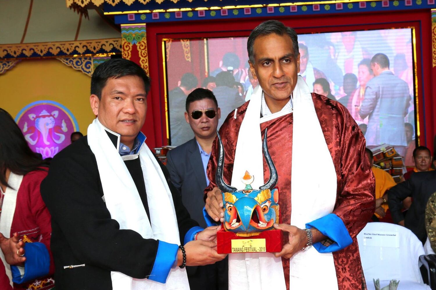 ཨ་རུ་ན་ཅལ་མངའ་སྡེའི་སྤྱི་ཁྱབ་བློན་ཆེན་པད་མ་མཁའ་འགྲོ་མཆོག་དང་ཨ་རིའི་གཞུང་ཚབ་ཆེན་མོ། 2016/10/22