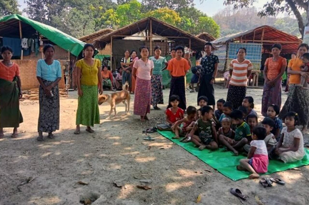 ရခိုင်ပြည်နယ် ကံသစ်ဒုက္ခသည်စခန်းမှ ဒုက္ခသည်များကို၂၀၂၃ ခုနှစ် ဖေဖော်ဝါရီလ ၂၈ ရက်နေ့ တွေ့ရစဉ်။
