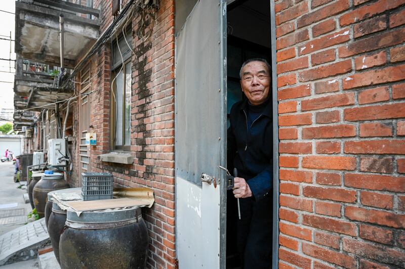 eng_chn_retirement-age_07242024_003.jpg