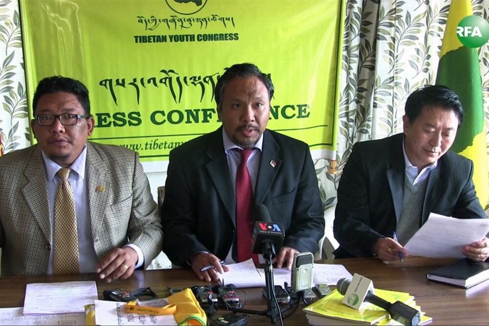 བོད་ཀྱི་གཞོན་ནུ་ལྷན་ཚོགས་ཀྱིས་གསར་འགོད་གསལ་བསྒྲགས་གནང་སྐབས། ༢༠༡༦།༡༡།༡༨