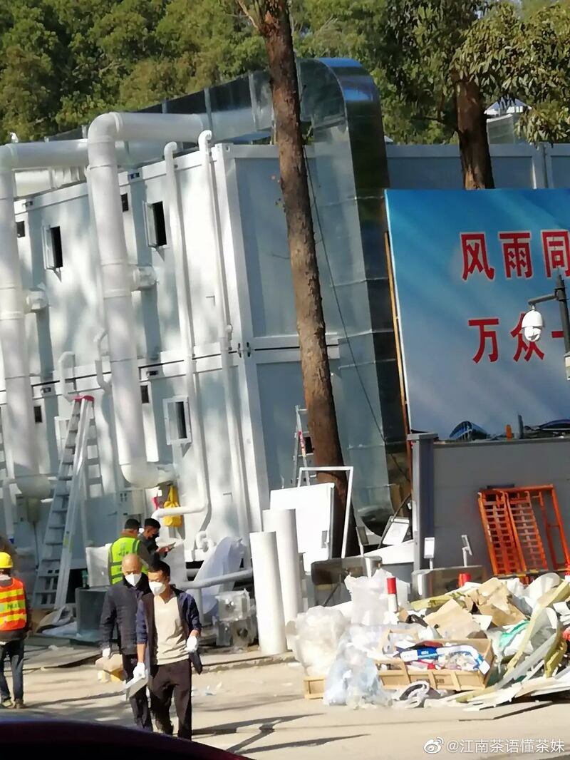 广州方舱医院继续施工,准备应对疫情大爆发。(网络截图/古亭提供)