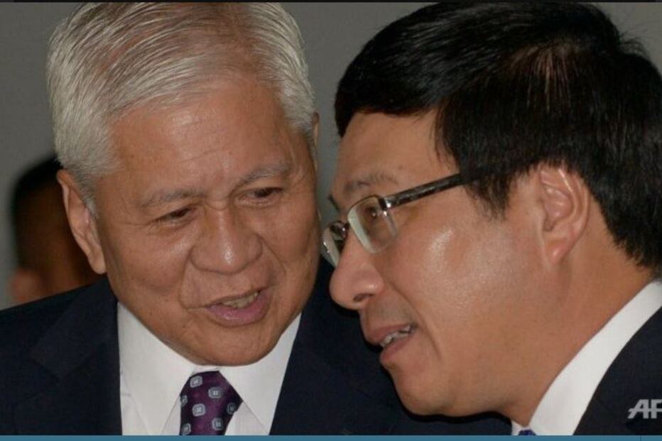 ཧྥེ་ལི་པིནསི་ཡི་ཕྱི་སྲིད་བློན་ཆེན་Albert del Rosarioདང་། ཝིཡེཏ་ནམ་གྱི་ཕྱི་སྲིད་བློན་ཆེན་Pham Binh Minhརྣམ་གཉིས།