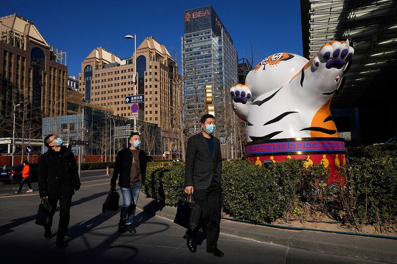 房地产专家估计楼市不会强力反弹,更多人仍将持观望态度。图为,北京商务中心区。(美联社)